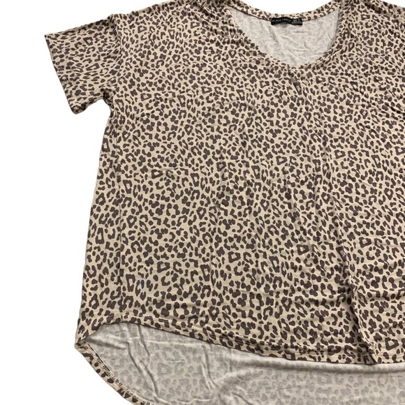 Black Tape | Leopard Print V-Neck T-Shirt Soft Stretchy Plus Size 1X - Picture 8 of 10